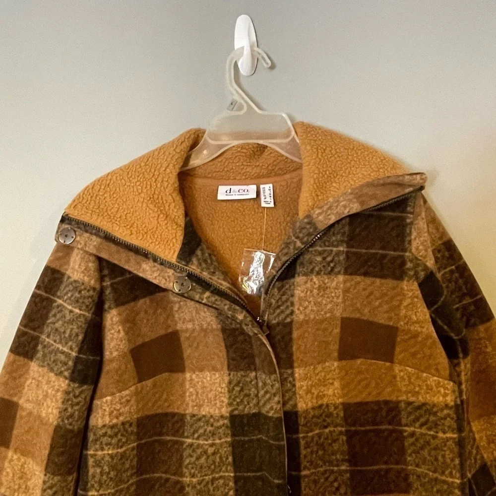 DENIM and Company size S women’s Sherpa camel plaid NWOT - Picture 3 of 6